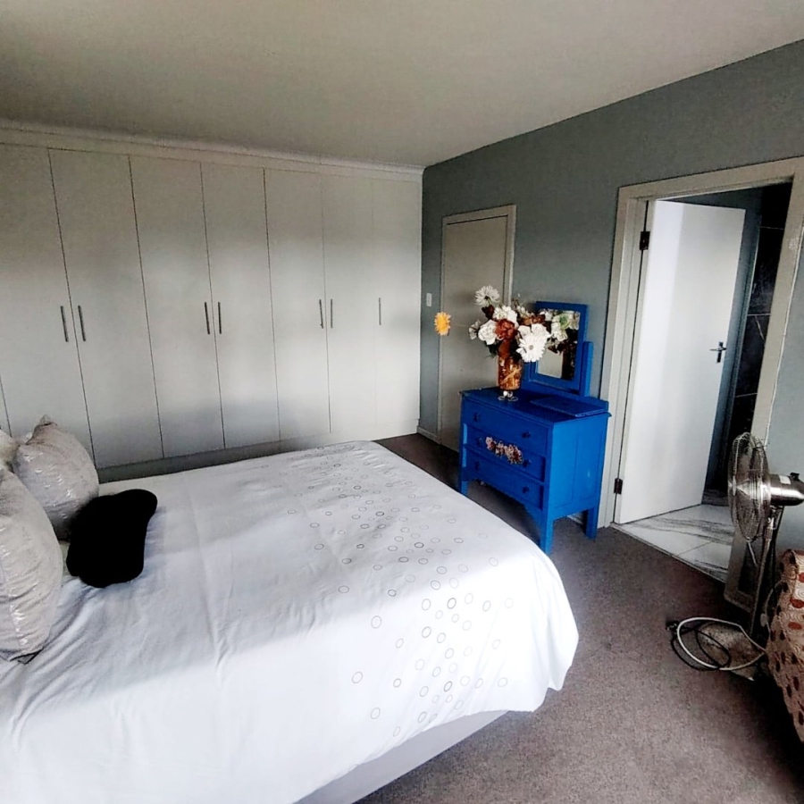 5 Bedroom Property for Sale in Beacon Bay Eastern Cape